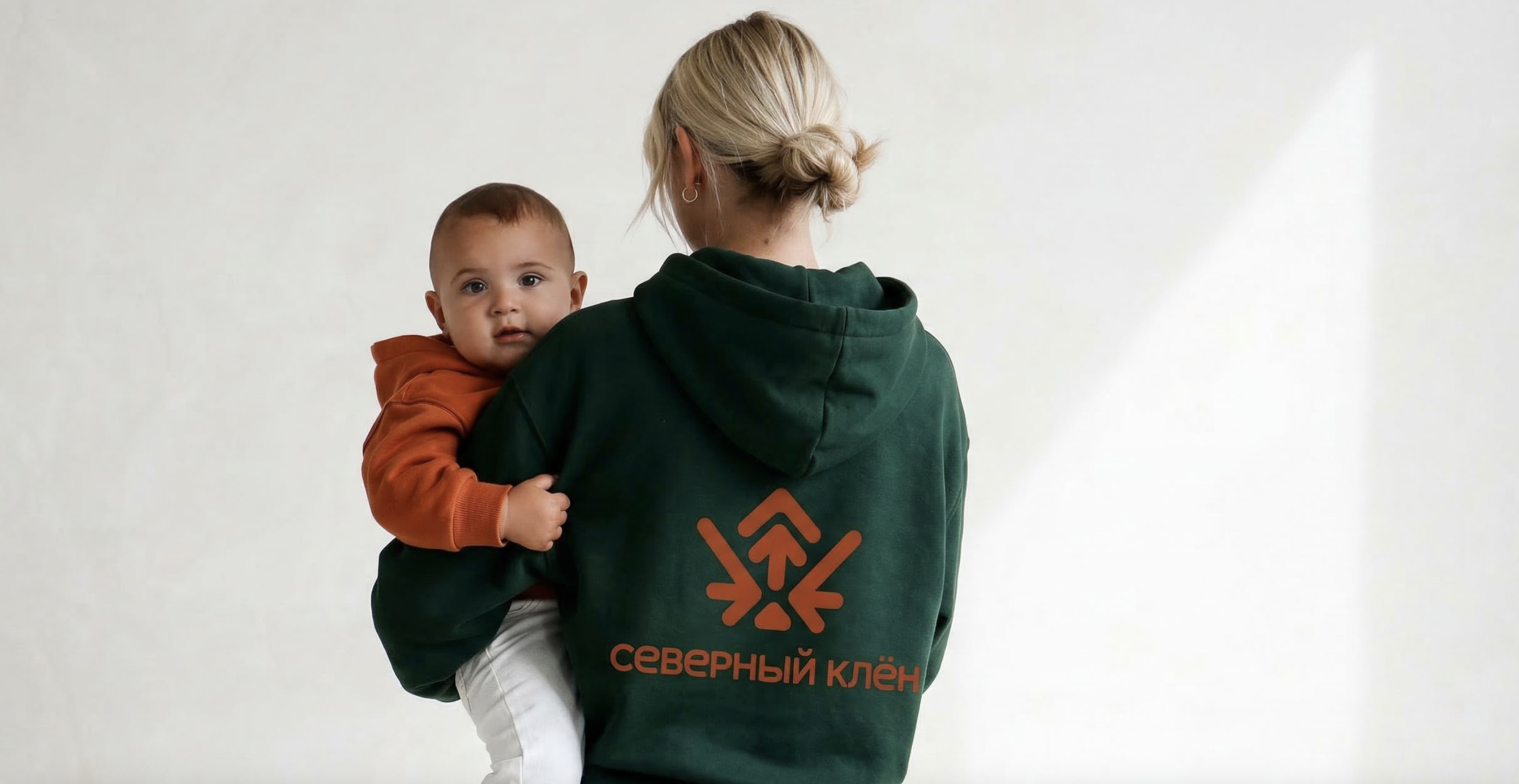 Футболка с фирменным знаком